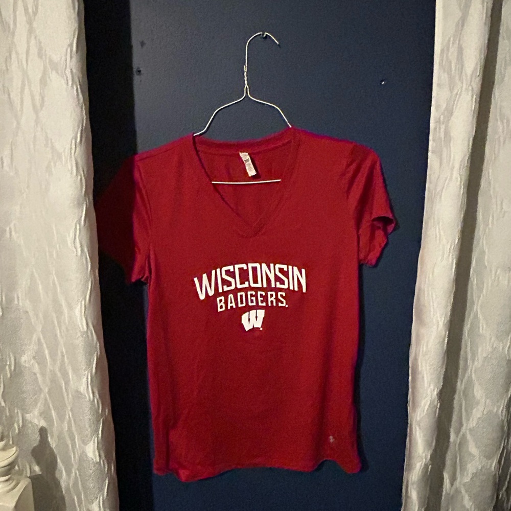 Under Armour Women's Red Wisconsin Badgers Tee